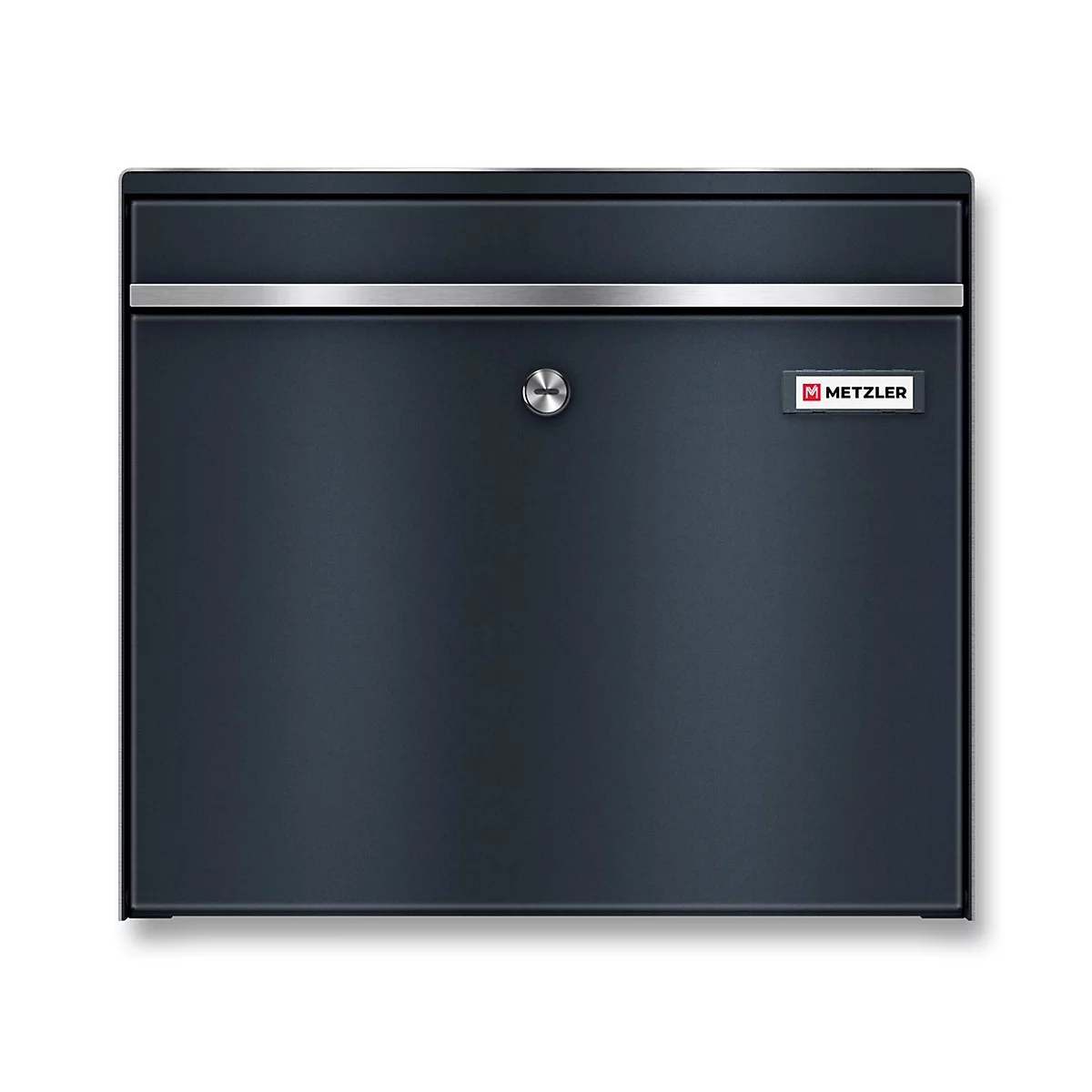 Donkergrijze brievenbus met zilveren streep. Slot en "METZLER" logo.