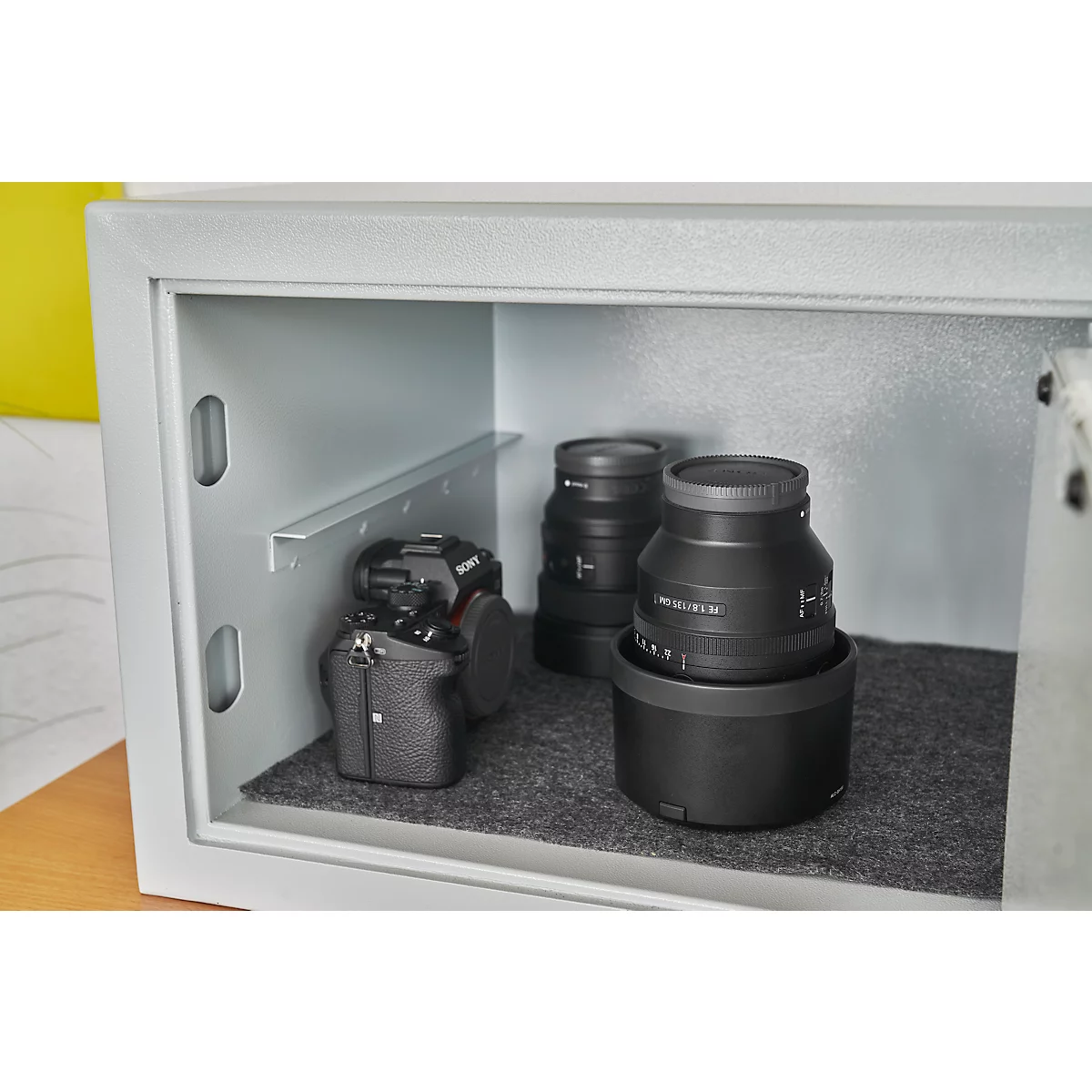 Meubelkluis Atlanta - B 420 x D 380 x H 300 mm - 23 liter - deurscharnier rechts - 2 sleutels - lichtgrijs RAL 7035