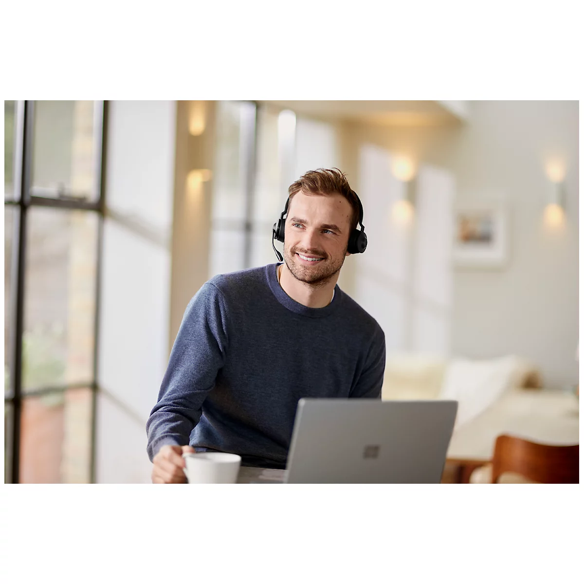 Micro-casque DECT Jabra Engage 55 Stereo, sans fil, adaptateur USB-C, compatible avec MS Teams, jusqu'à 13 heures de batterie