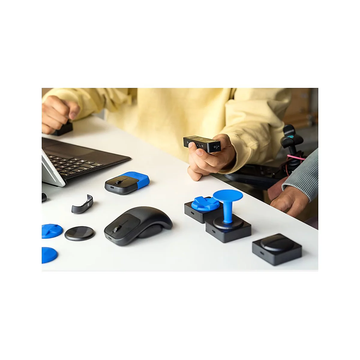 Microsoft Adaptive Dual Button - Controller für barrierefreies Gaming - 8 Tasten - kabellos - Bluetooth - Schwarz