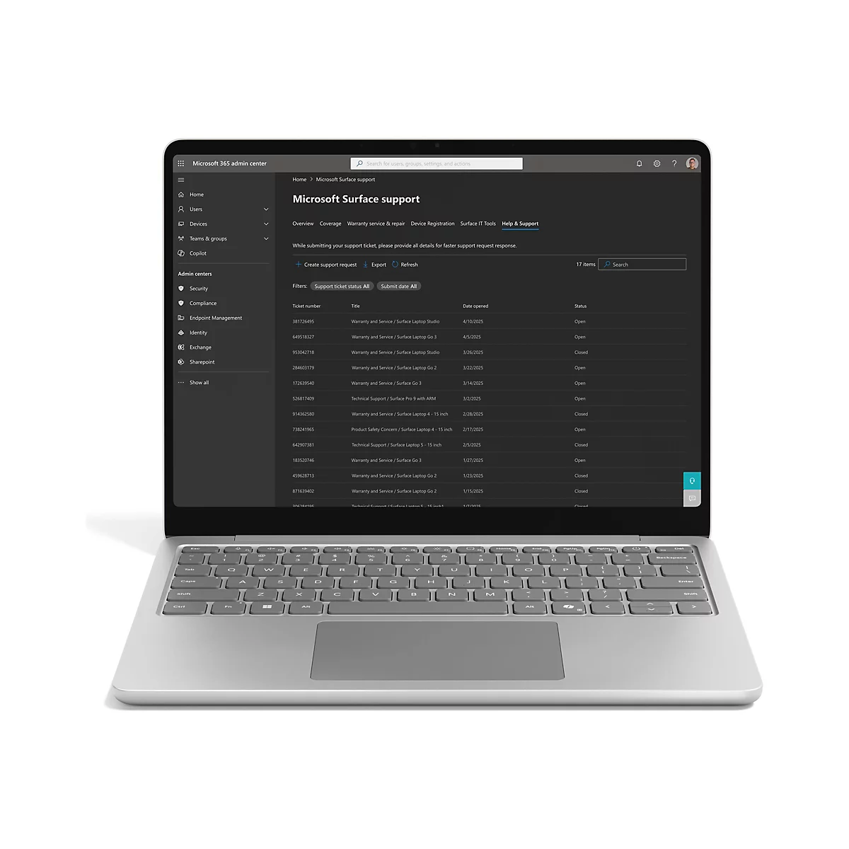 Ein offener Laptop mit der Microsoft 365 Admin Center-Oberfläche, der die Microsoft Surface Support-Seite zeigt. Die Tastatur ist im Vordergrund.