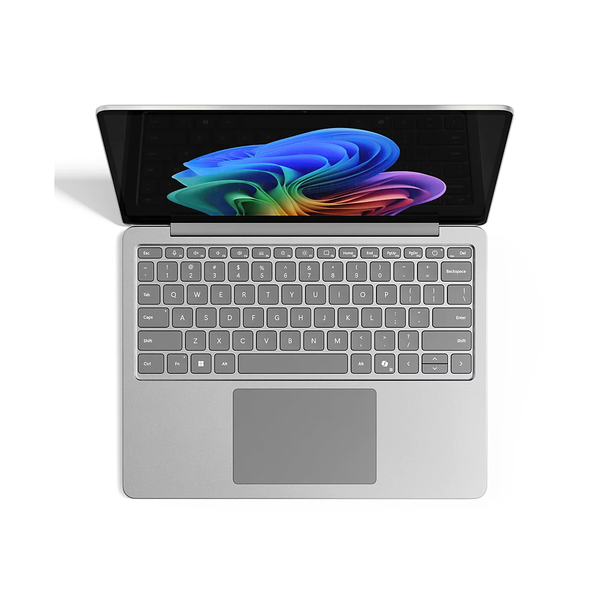 Draufsicht auf ein silbernes Laptop mit geöffnetem Bildschirm, der ein abstraktes, farbenfrohes Muster zeigt. Die Tastatur ist deutlich sichtbar.