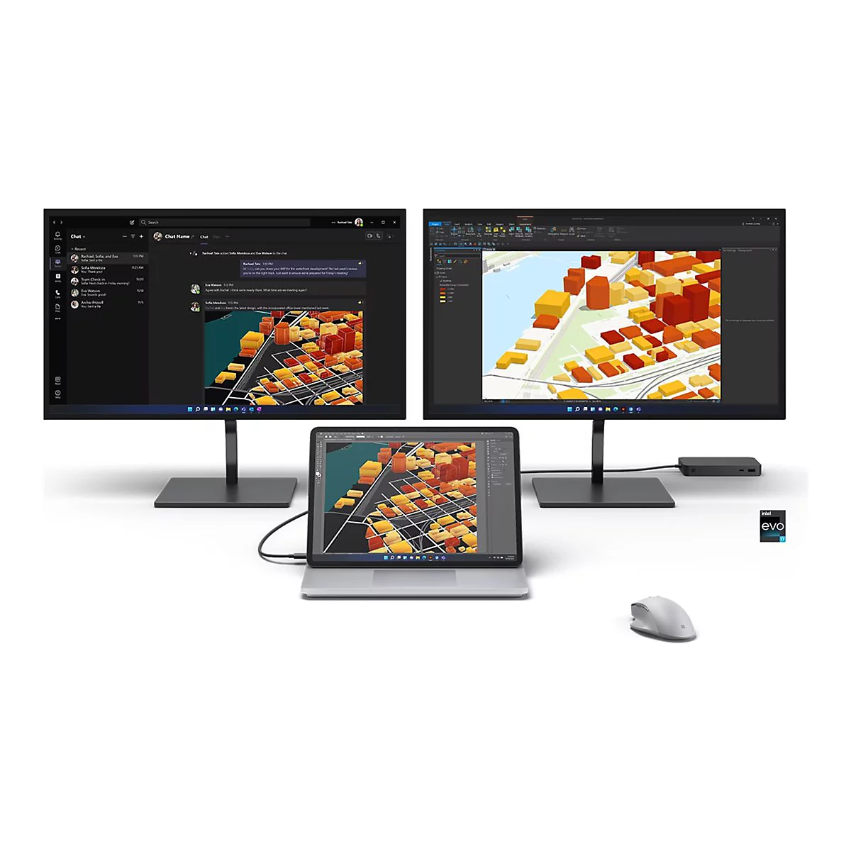 Mehrere Bildschirme und ein Laptop zeigen eine Stadtkarte. Auf dem Laptop und einem Bildschirm wird sie detailliert dargestellt, während auf einem weiteren Bildschirm Teams geöffnet ist. Eine Maus liegt daneben.