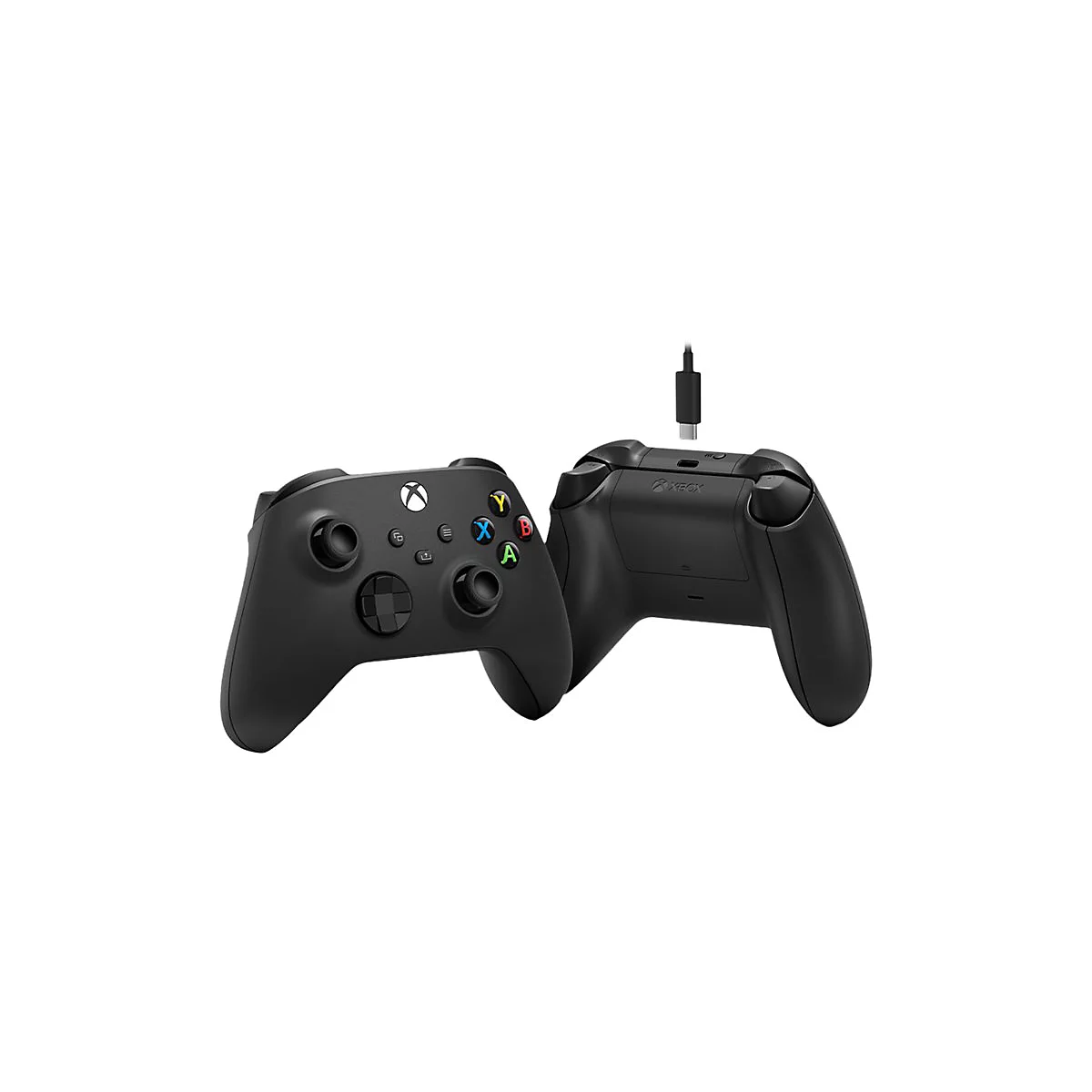 Une manette Xbox noire montrée de face et de dos, avec un câble USB-C connecté.