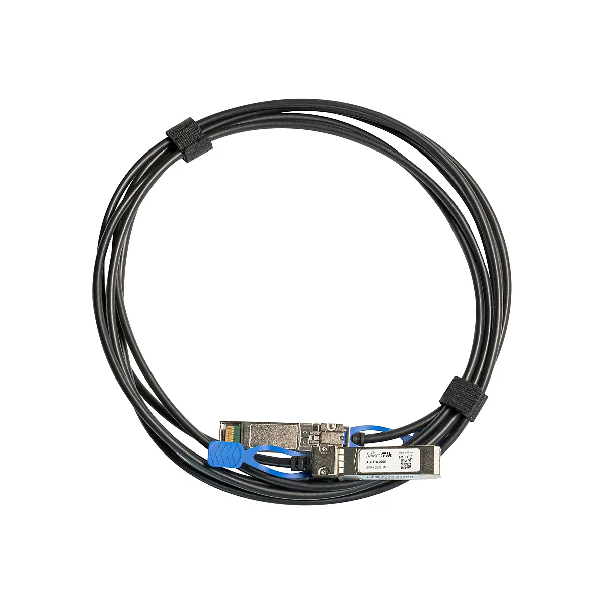 Schwarzes 1 Meter MikroTik SFP+ 25G DAC Kabel, kreisförmig aufgerollt vor weißem Hintergrund.