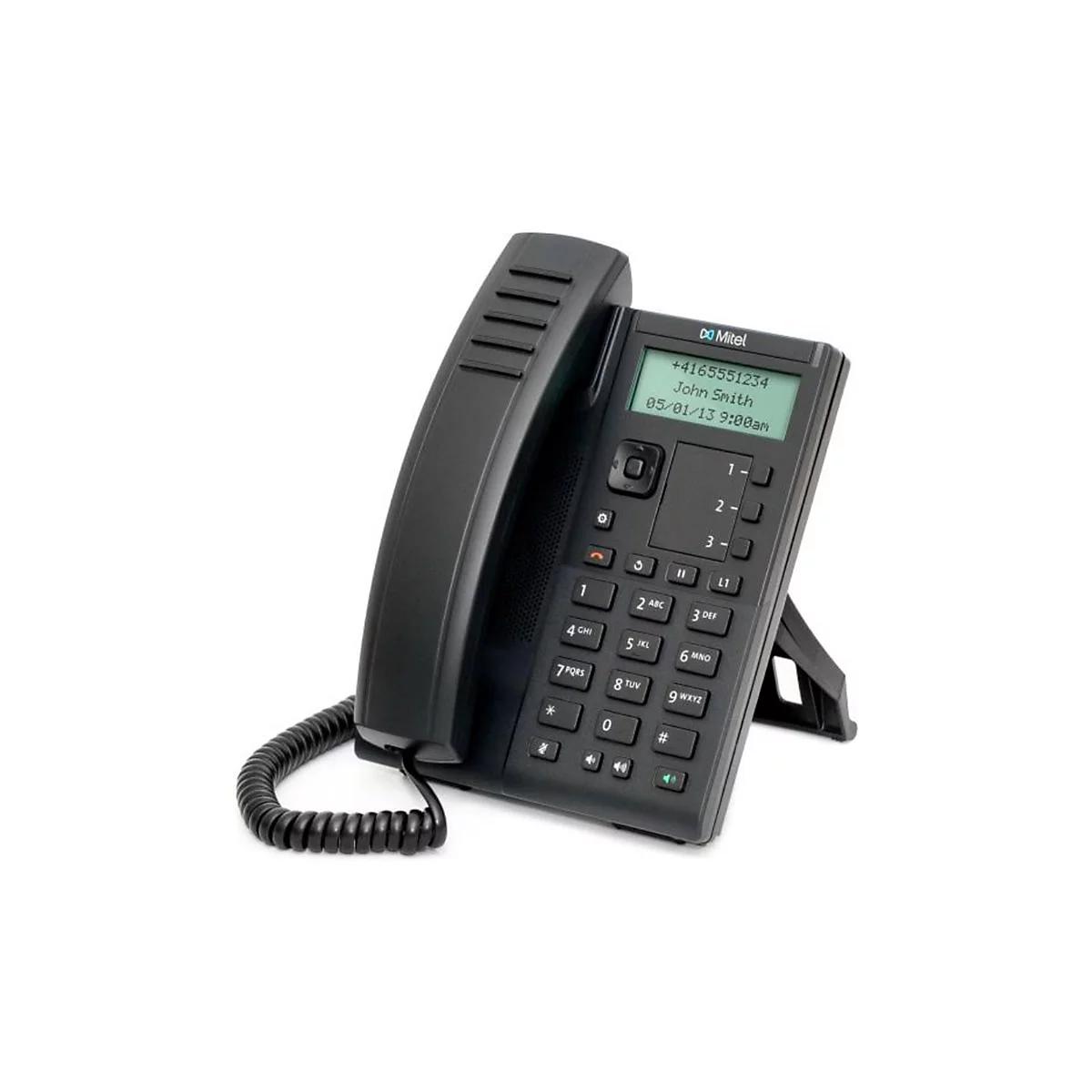 Schwarzes Mitel-IP-Telefon mit Hörer, Display und Tastenfeld vor weißem Hintergrund.