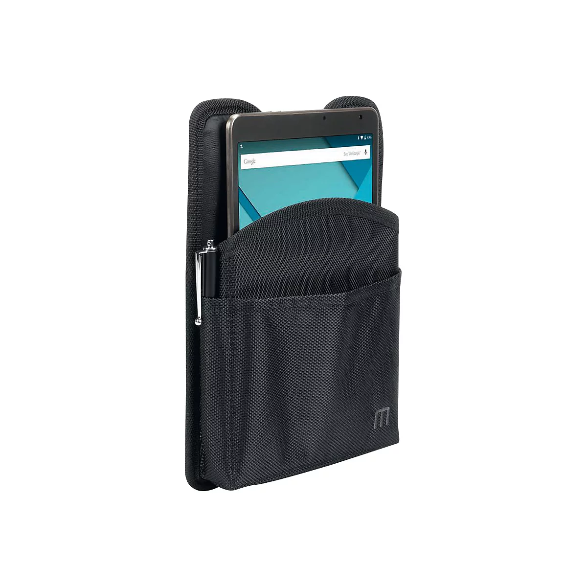 Schwarze Tablet-Tasche mit Tablet und Stift. Auf der Tasche ist ein kleines Logo.
