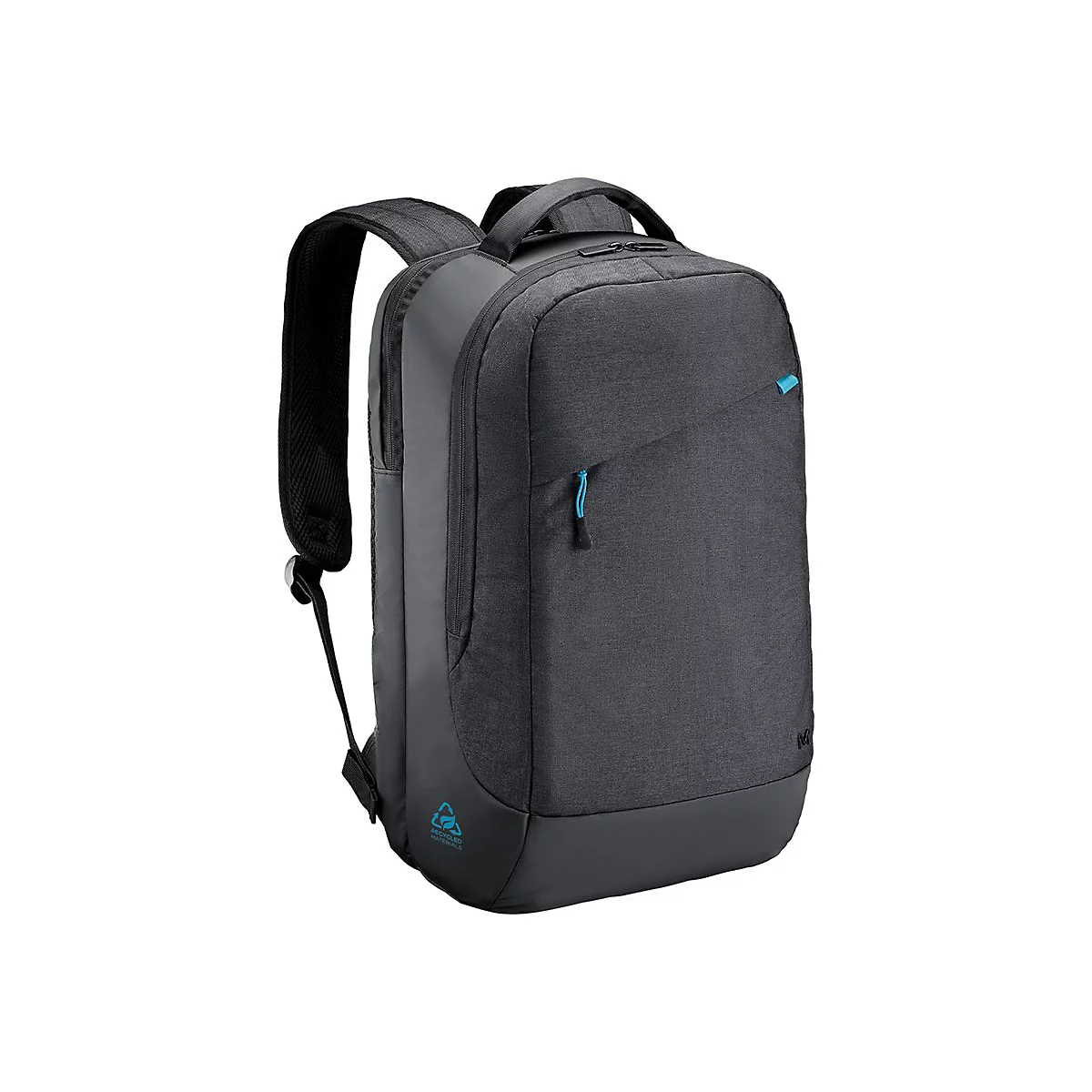 Dunkelgrauer Rucksack mit blauen Reißverschlüssen und Akzenten, vor weißem Hintergrund. Trägt das Logo „Recycled Materials“.