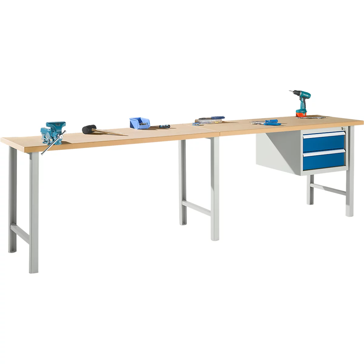 Werkbank mit Holzplatte, hellen Metallbeinen und blauen Schubladen. Auf der Platte liegen Werkzeuge.