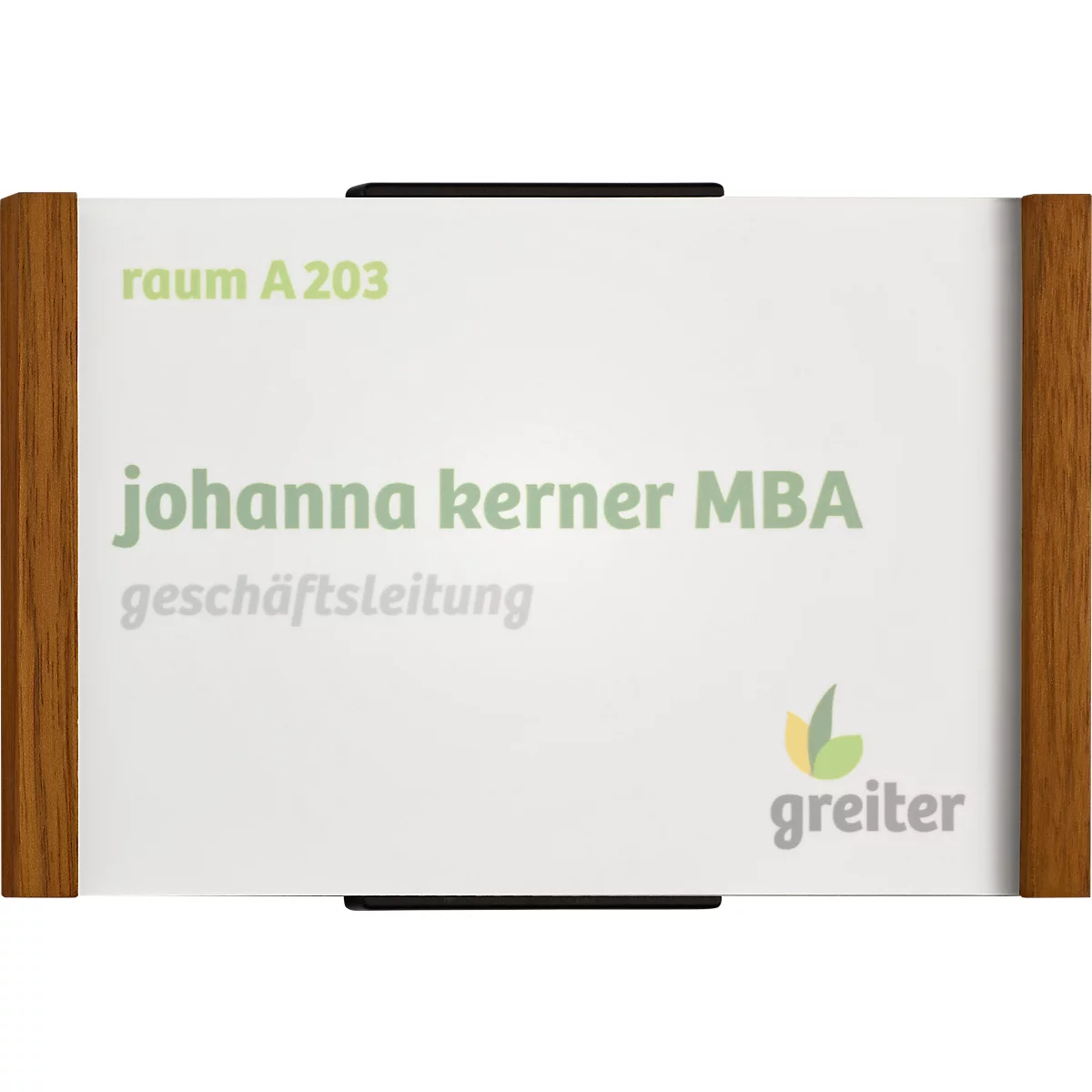 Panneau avec "Johanna Kerner MBA" et "Geschäftsleitung". Cadre en bois, logo Greiter.