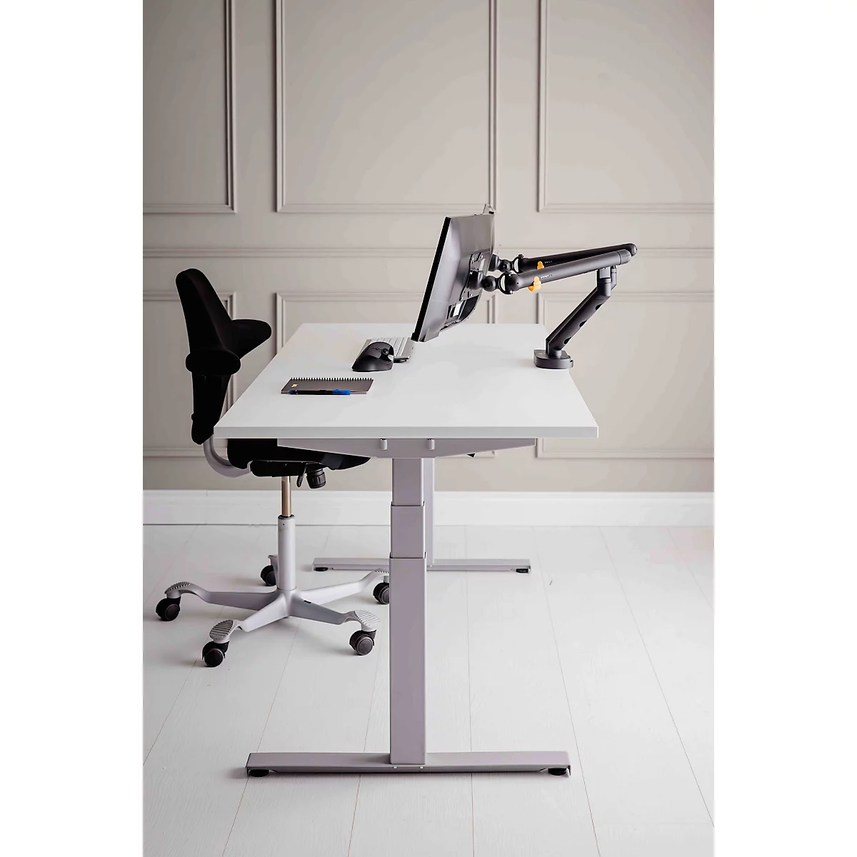 Monitorarm BakkerElkhuizen BE Flexible Dual, voor 2 monitoren, tot 10 kg, draaibaar, kantelbaar en zwenkbaar, klembreedte 80 mm, VESA-compatibel, ergonomisch, in hoogte verstelbaar van 170 tot 582 mm, donkergrijs/zwart