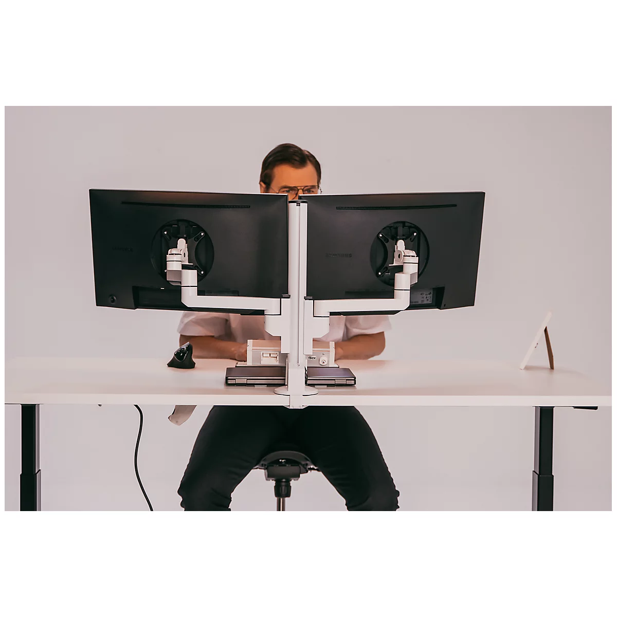 Monitorarm BakkerElkhuizen Filex Galaxy Modular Dual, voor 2 beeldschermen tot 12 kg, in hoogte &amp; diepte verstelbaar, draaibaar &amp; kantelbaar, met tafelklem, wit