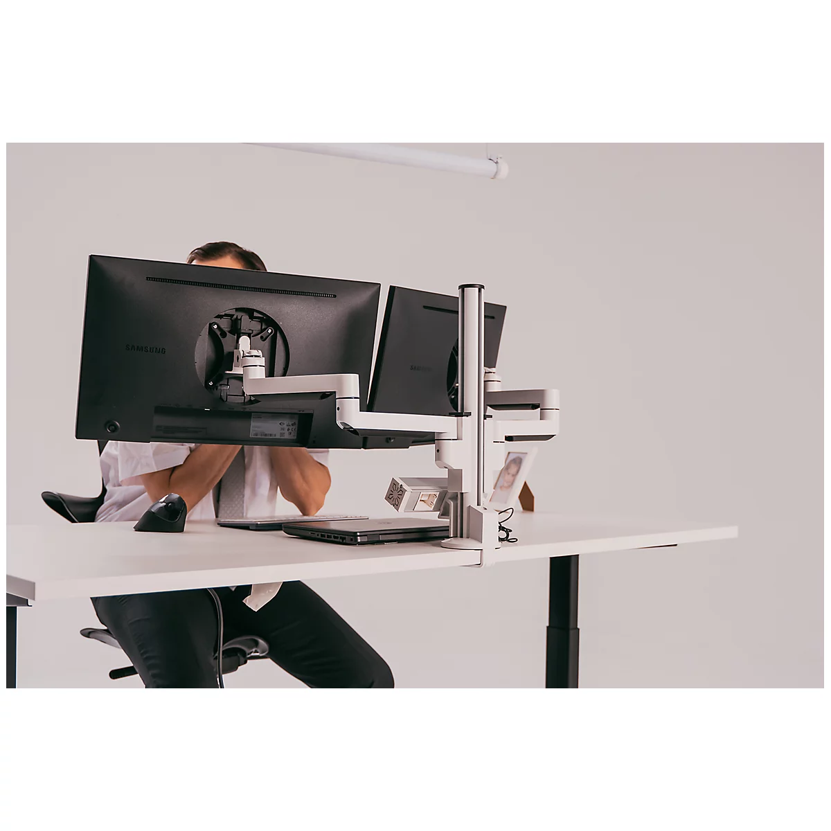 Monitorarm BakkerElkhuizen Filex Galaxy Modular Dual, voor 2 beeldschermen tot 12 kg, in hoogte &amp; diepte verstelbaar, draaibaar &amp; kantelbaar, met tafelklem, wit