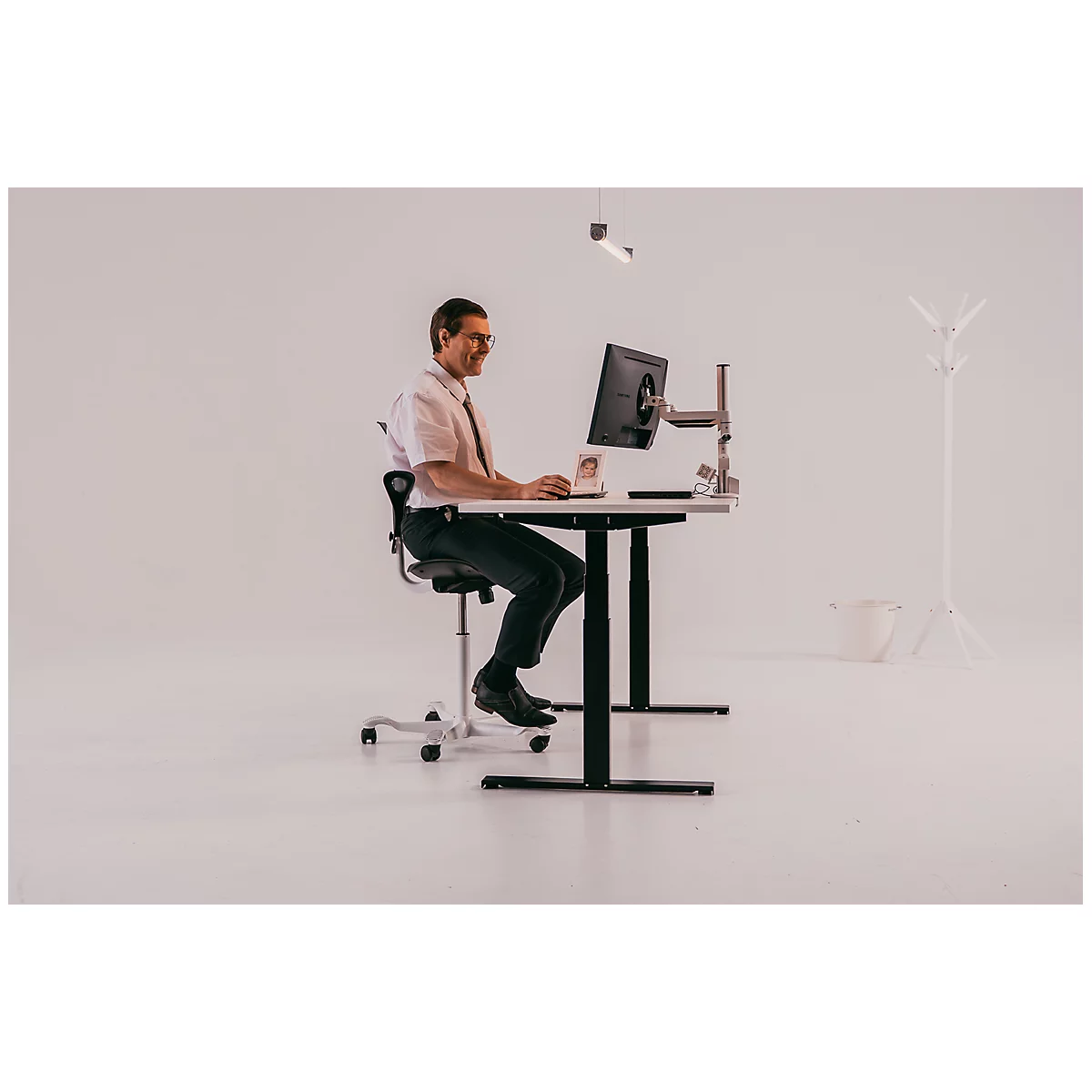 Monitorarm BakkerElkhuizen Filex Galaxy Modular Dual, voor 2 beeldschermen tot 12 kg, in hoogte &amp; diepte verstelbaar, draaibaar &amp; kantelbaar, met tafelklem, wit