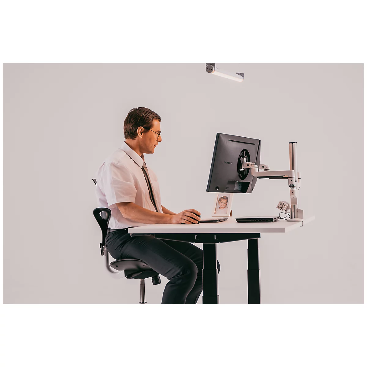 Monitorarm BakkerElkhuizen Filex Galaxy Modular Dual, voor 2 beeldschermen tot 12 kg, in hoogte &amp; diepte verstelbaar, draaibaar &amp; kantelbaar, met tafelklem, wit