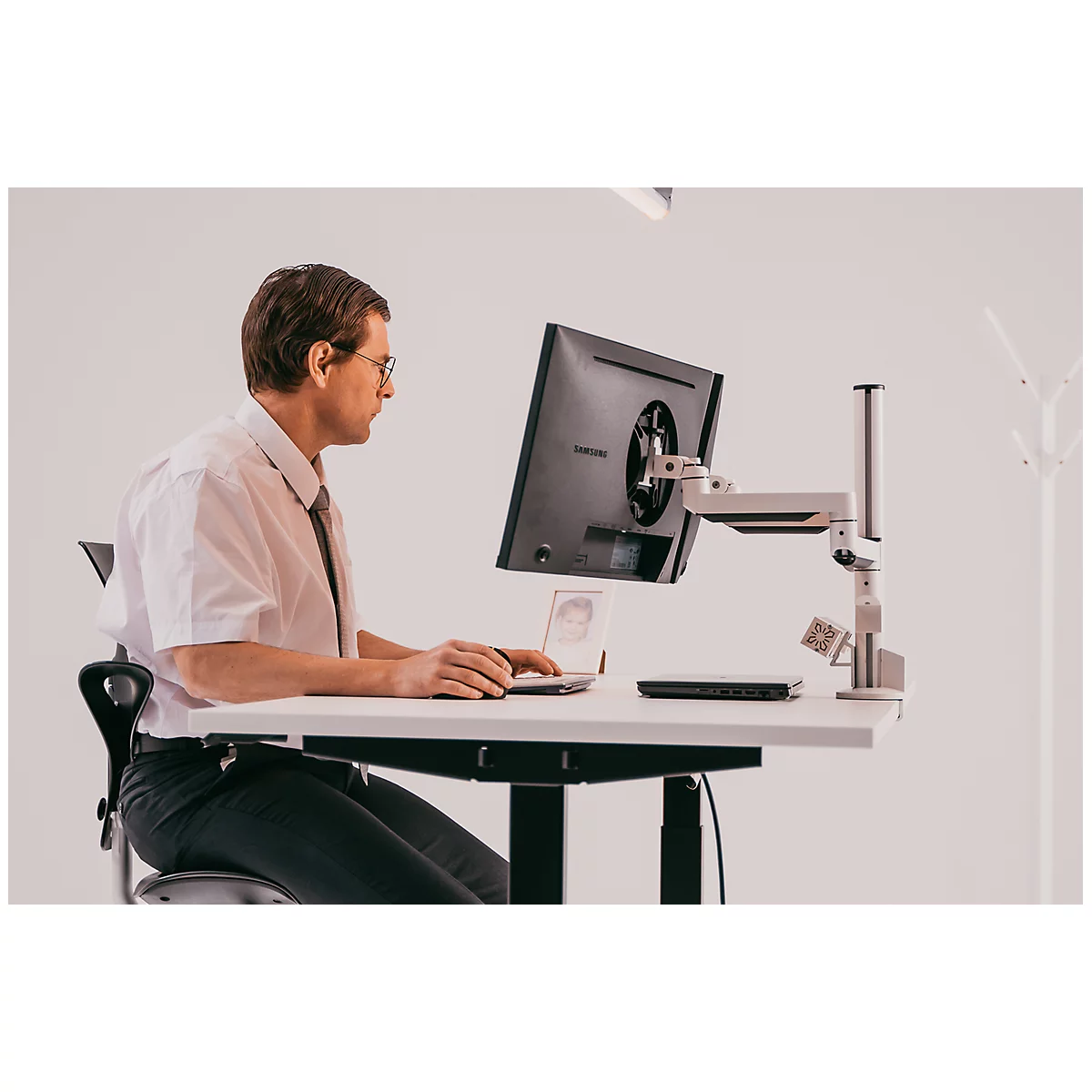 Monitorarm BakkerElkhuizen Filex Galaxy Modular Dual, voor 2 beeldschermen tot 12 kg, in hoogte &amp; diepte verstelbaar, draaibaar &amp; kantelbaar, met tafelklem, wit