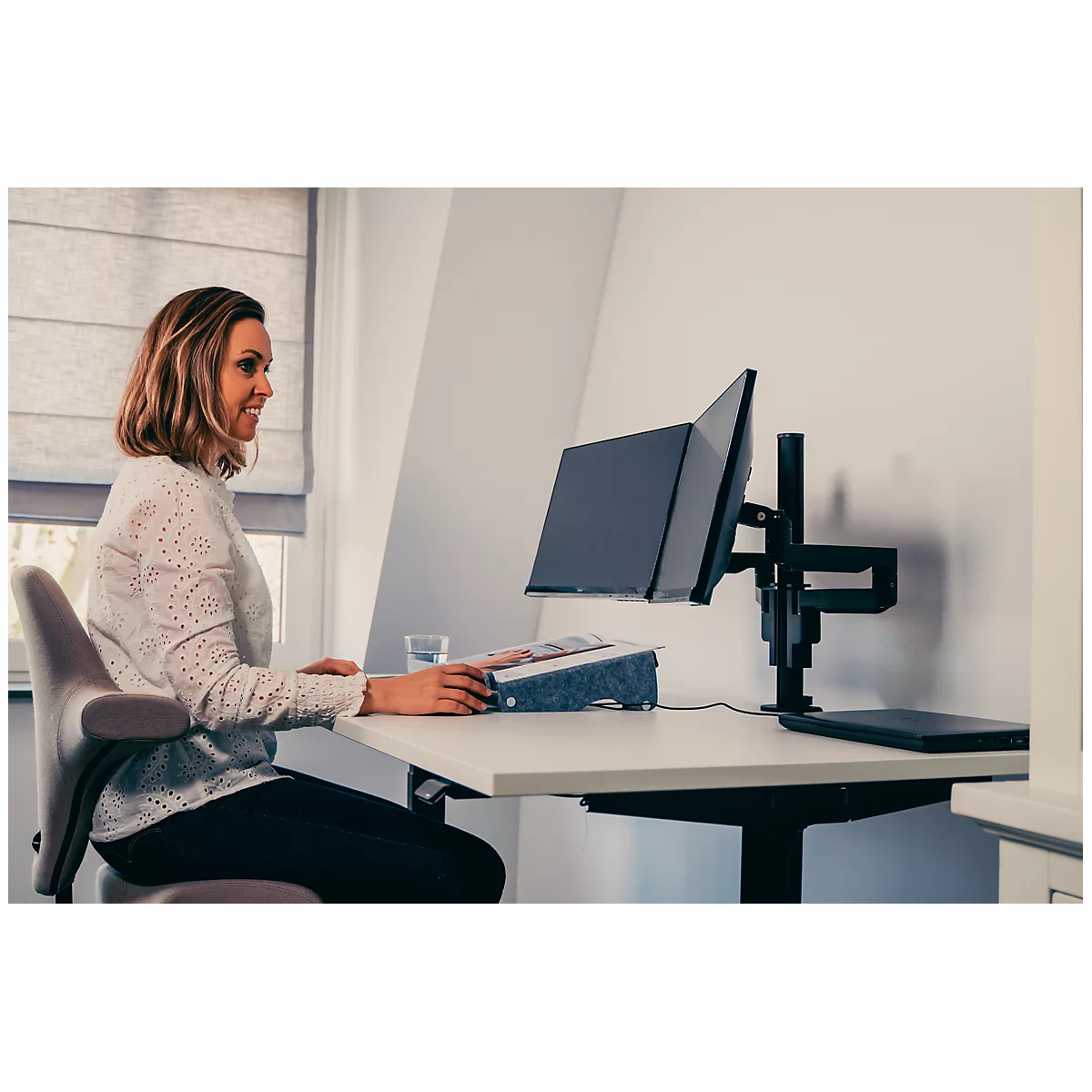 Monitorarm BakkerElkhuizen Filex Galaxy Modular Dual, voor 2 beeldschermen tot 12 kg, in hoogte &amp; diepte verstelbaar, draaibaar &amp; kantelbaar, met tafelklem, zwart
