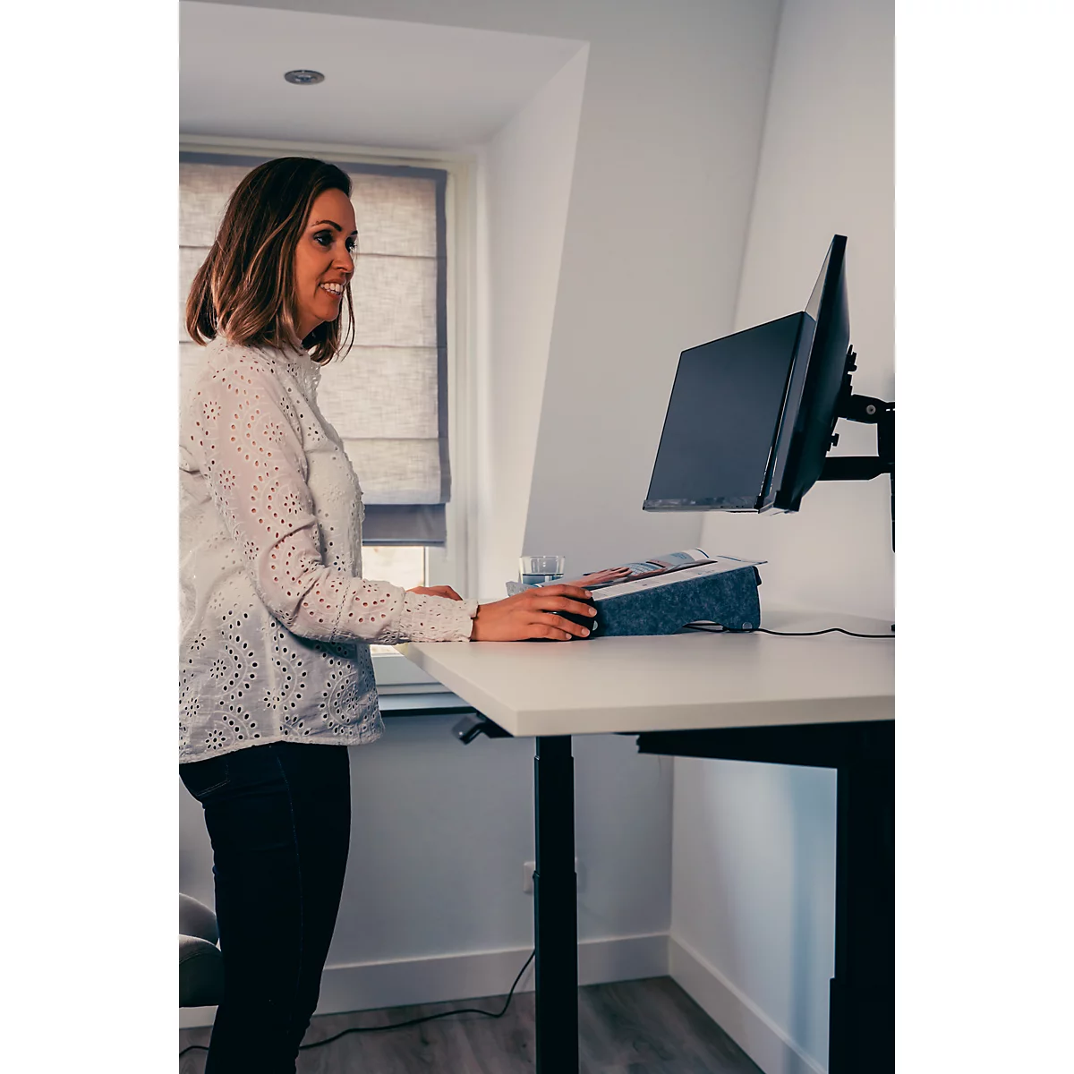 Monitorarm BakkerElkhuizen Filex Galaxy Modular Dual, voor 2 beeldschermen tot 12 kg, in hoogte &amp; diepte verstelbaar, draaibaar &amp; kantelbaar, met tafelklem, zwart