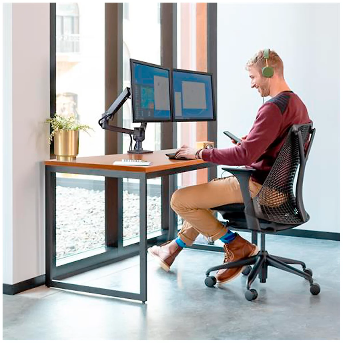 Monitorarm ergotron® LX, voor 1 beeldscherm tot 34″ &amp; tot 11,3 kg, tafelbevestiging, in hoogte &amp; diepte verstelbaar, kantelbaar, VESA, mat zwart