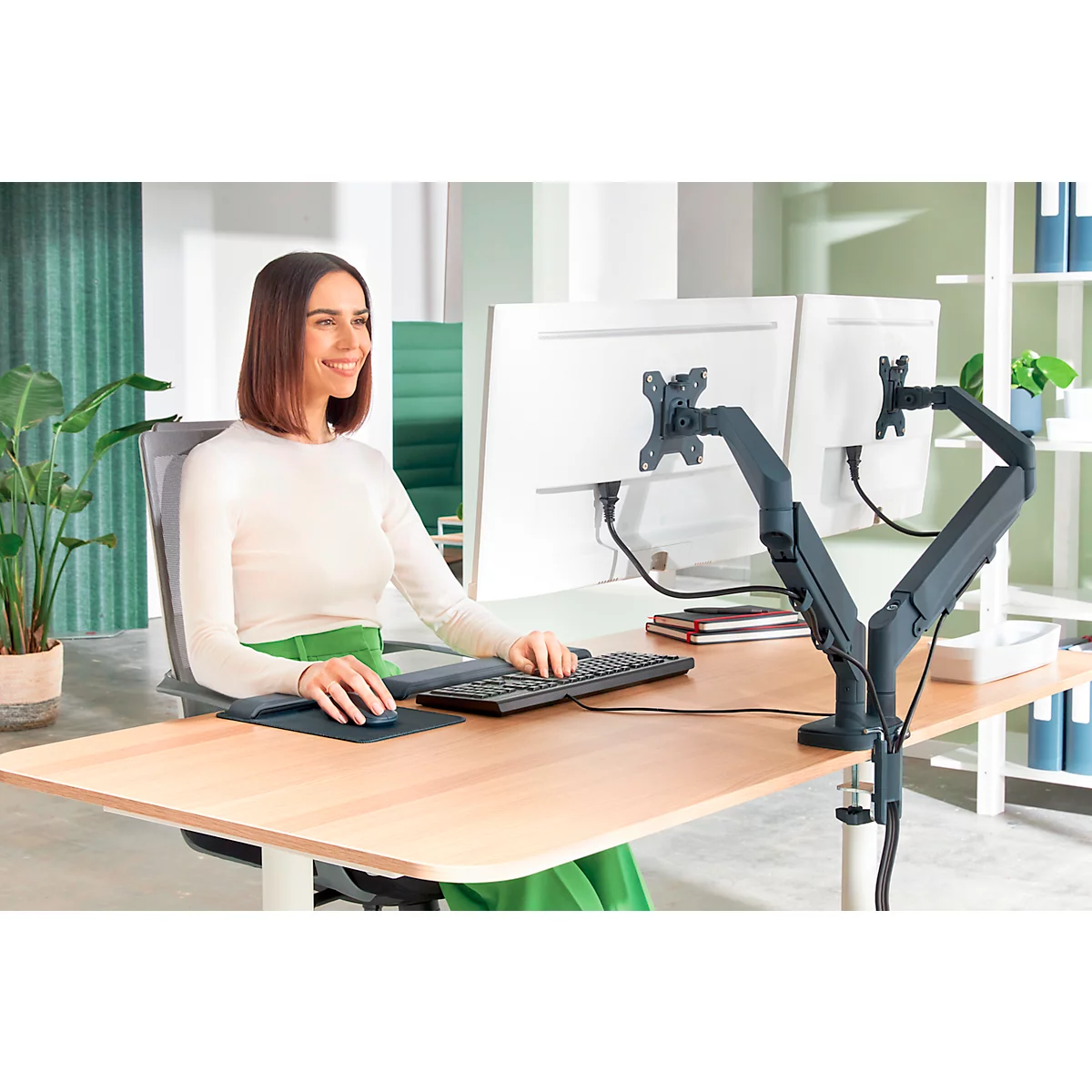 Monitorarm Leitz Ergo Dual, für 2 Displays bis 32' & bis 9 kg, dreh- und neigbar, höhenverstellbar, Kabelführung, VESA, dunkelgrau