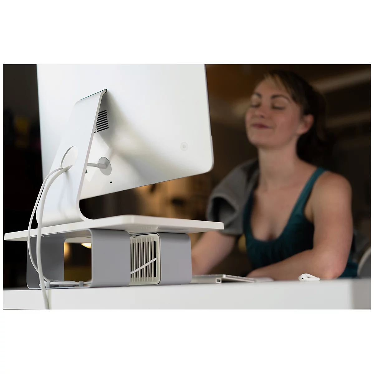 Monitorstandaard Kensington CoolView, met afneembare ventilator, voor monitoren tot 27 inch.