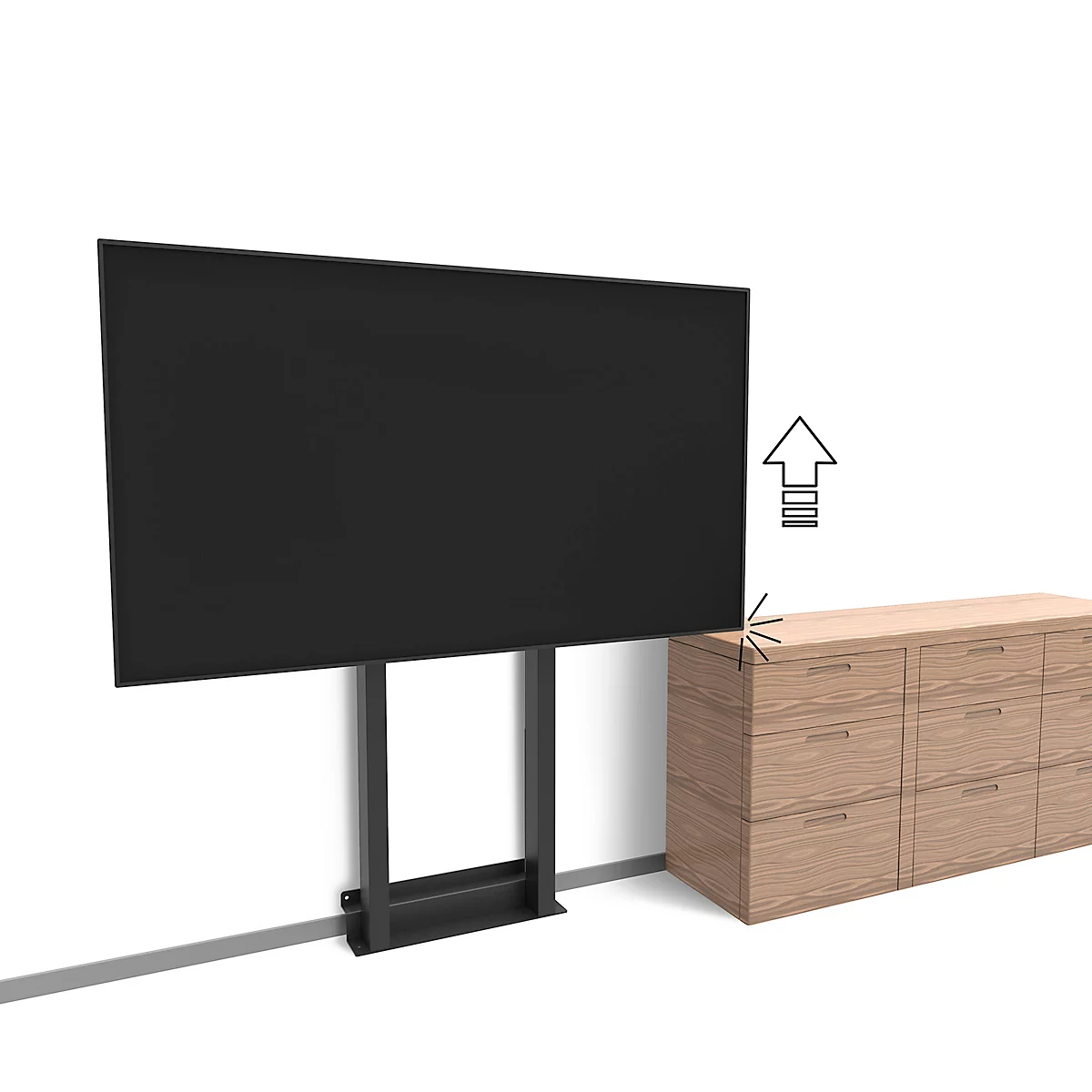 Een zwart flatscreen tv aan een wandbevestiging. Rechts een houten kast. Een grafische pijl naar boven geeft de heffunctie aan.