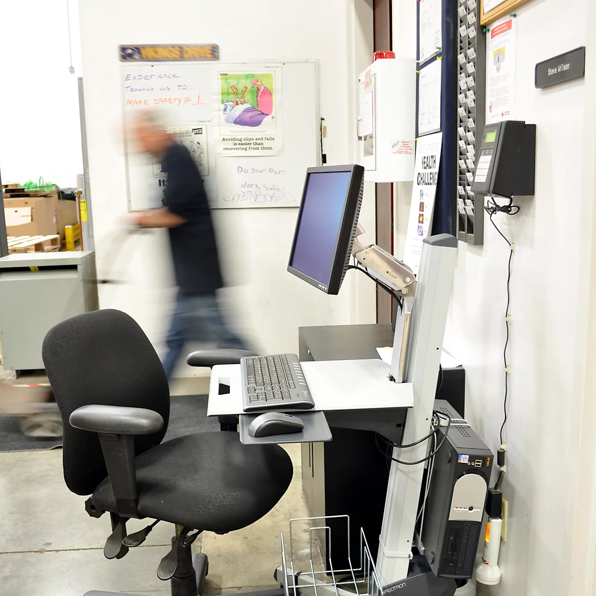 Monitorwagen Ergotron Neo-Flex 24-206-214, mit Schwenkarm, bis 5,5 kg, bis 27', höhenverstellbar, neig- & schwenkbar, VESA, grau