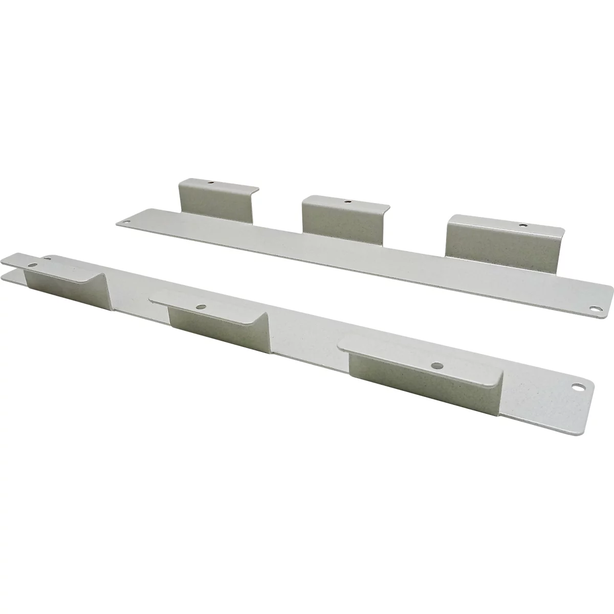 Twee witte metalen rails met meerdere bevestigde beugels.