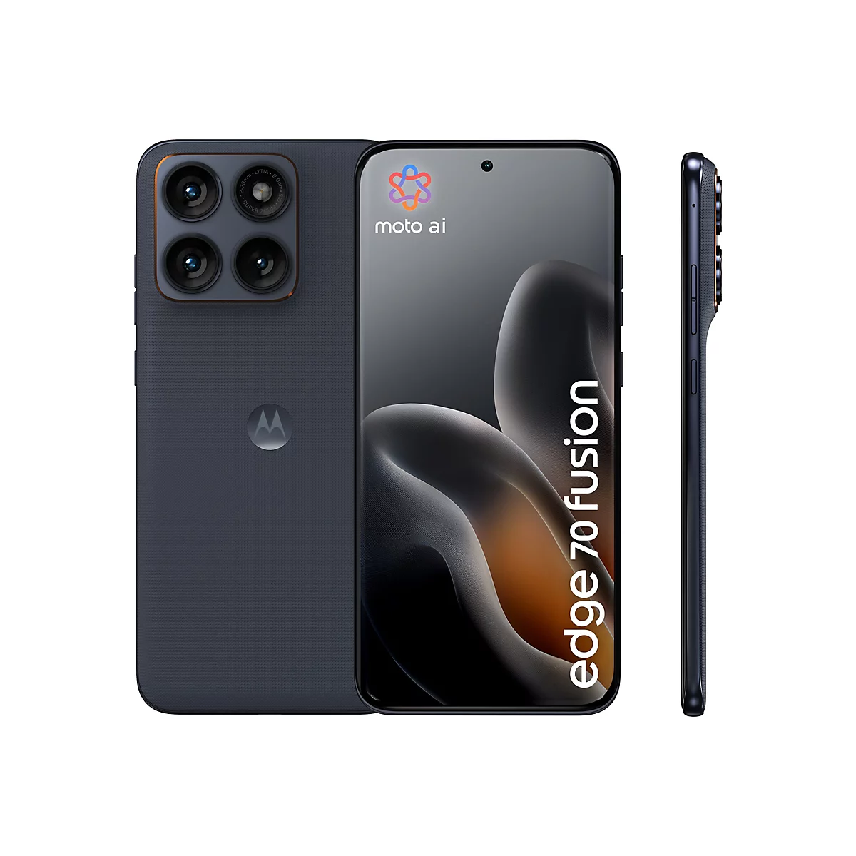 Dunkelblaues Smartphone-Rendering. Rückseite mit Kamera-Modulen, Moto-Logo und Textur. Vorderseite mit Logo 'moto ai' und dem Schriftzug 'edge 70 fusion'.