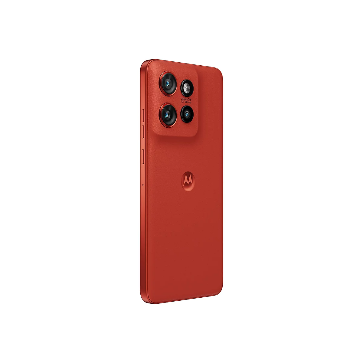 Rotes Smartphone mit vier Objektiven auf weißem Hintergrund.