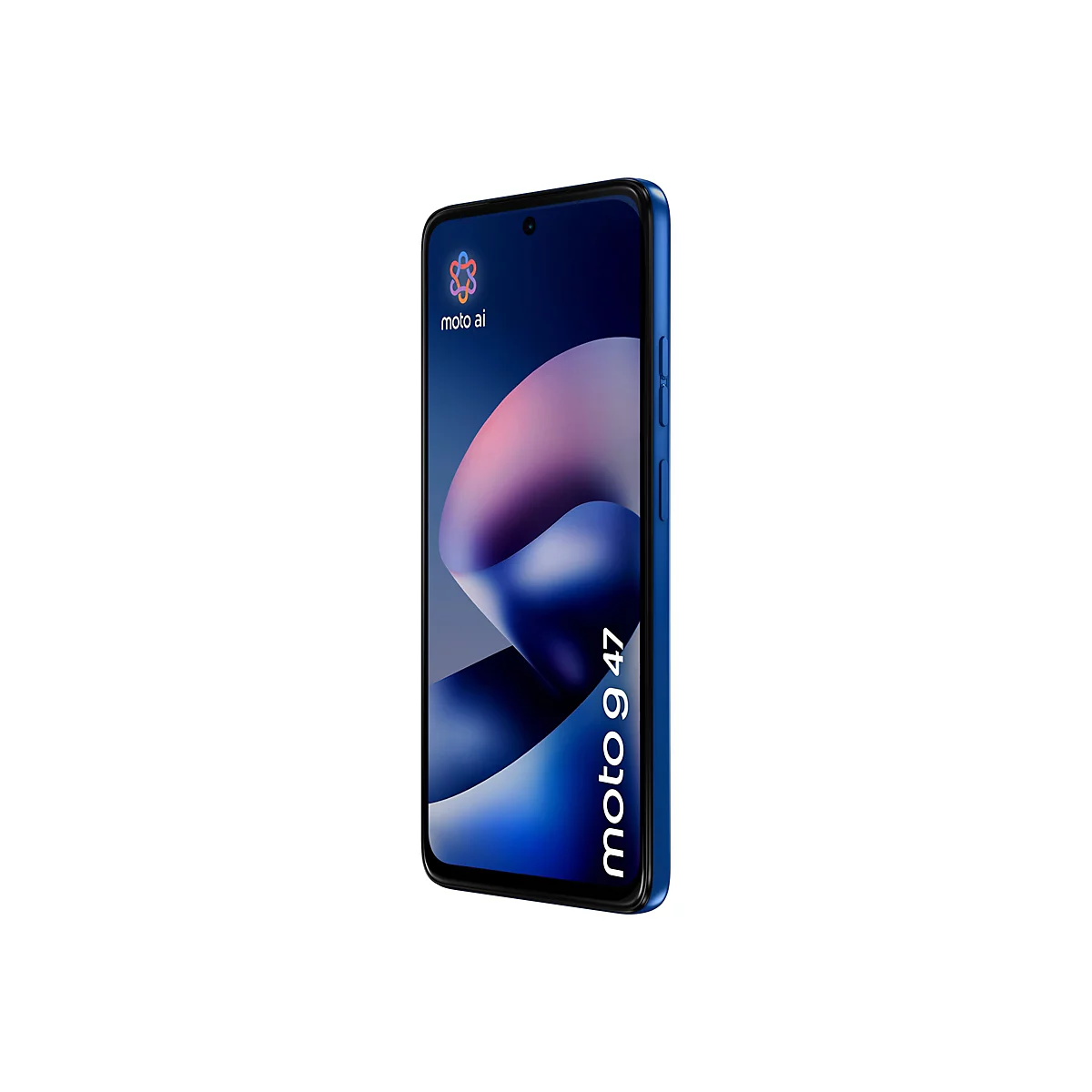Ein blaues Motorola Moto g 47 Smartphone in schräger Ansicht vor weißem Hintergrund.