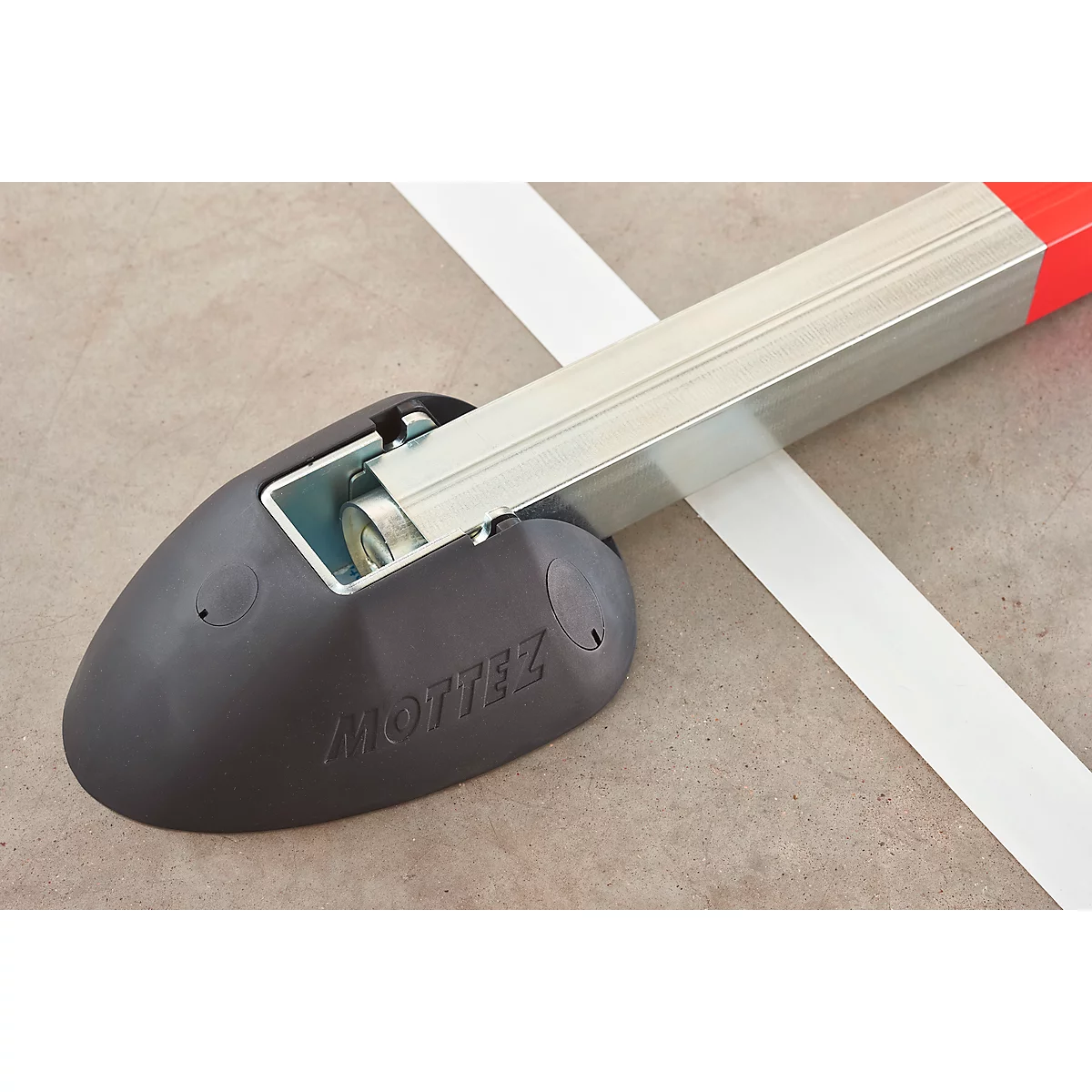 Detailed shot of a gray object holding a white band. The object says "MOTTEZ".