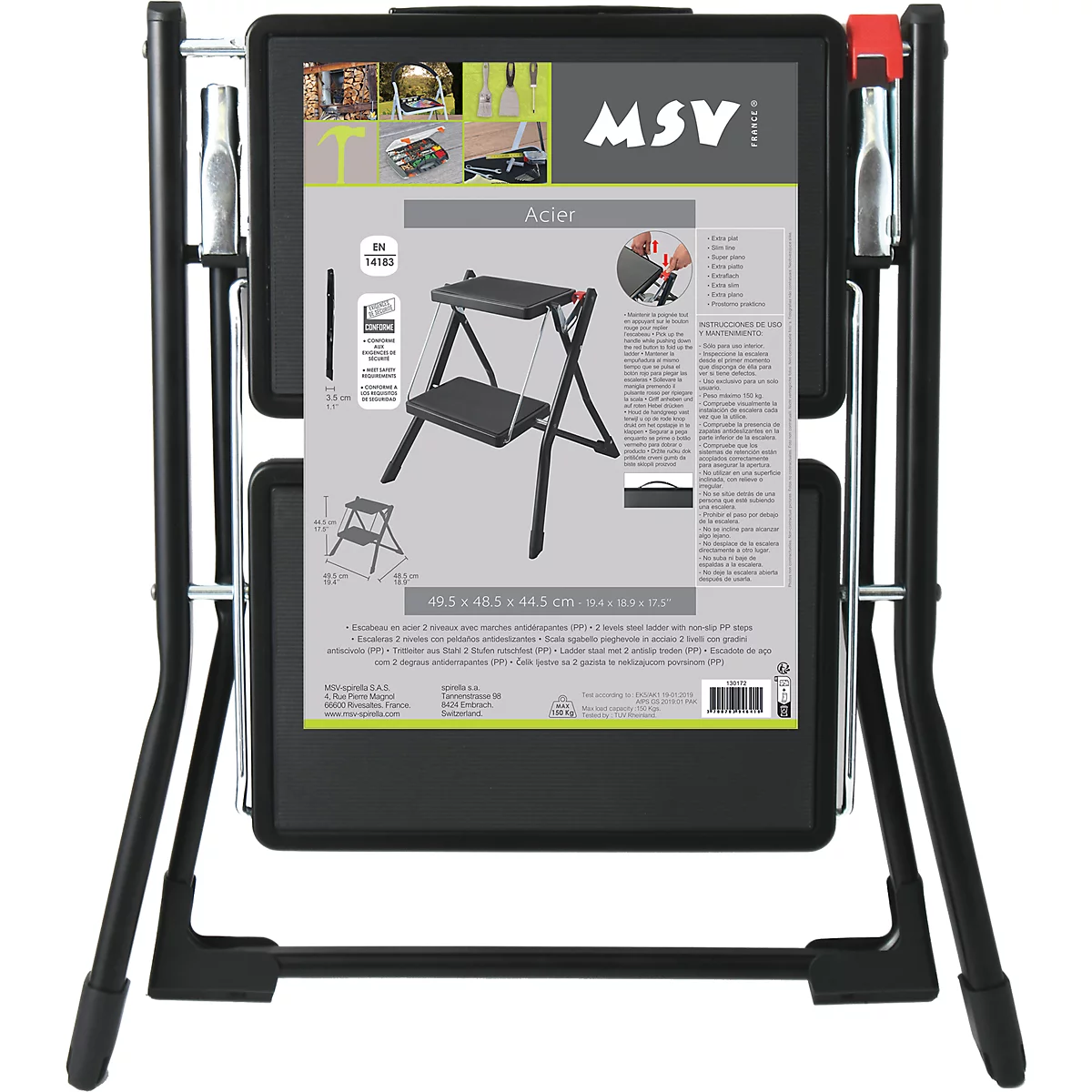 Escabeau noir pliable avec accent rouge. Au dos se trouve une fiche technique du produit.