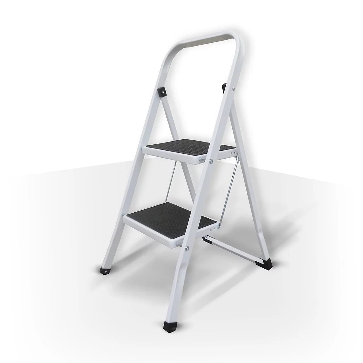 Escabeau blanc avec deux marches noires sur fond blanc.