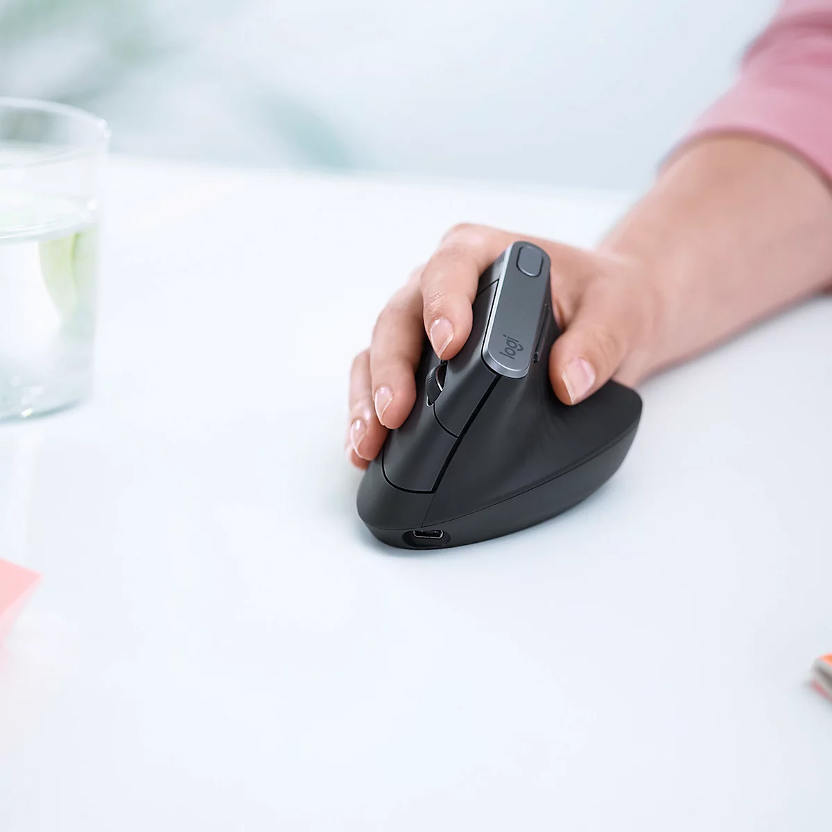 Muis Logitech MX verticaal, optisch, BT/kabel, 6 knoppen, 4000 dpi, ergonomisch, grafietgrijs