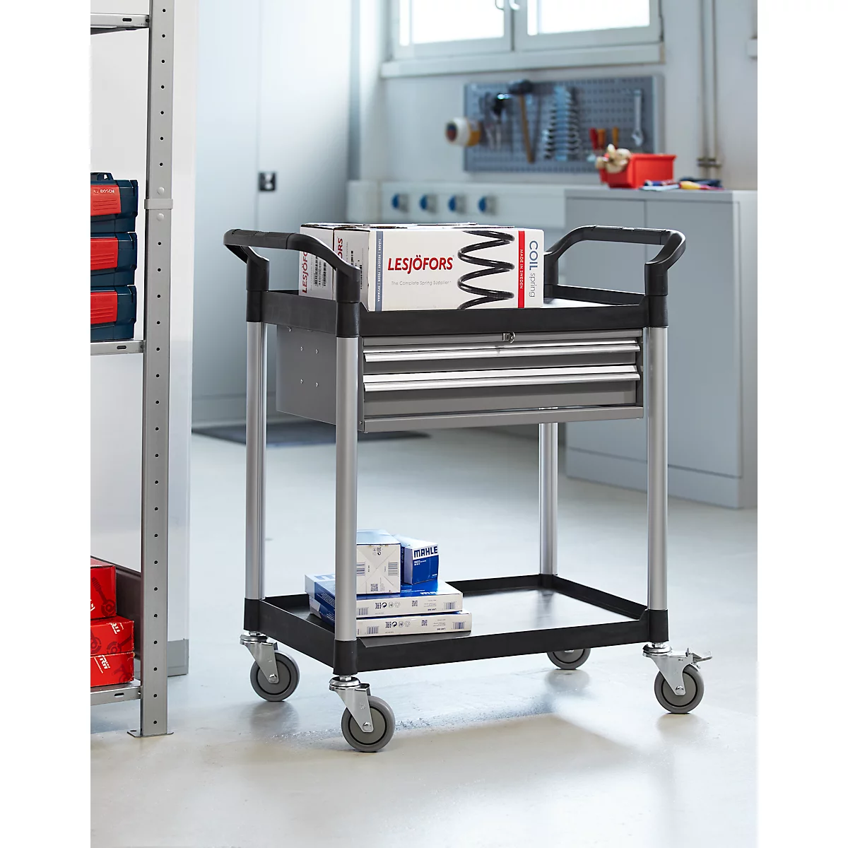 Multifunctionele wagen, 2 laden, 4 TPR zwenkwielen met 2 remmen, 2 legborden, L 680 x B 450 mm, kunststof/aluminium, zwart/aluminiumzilver 
