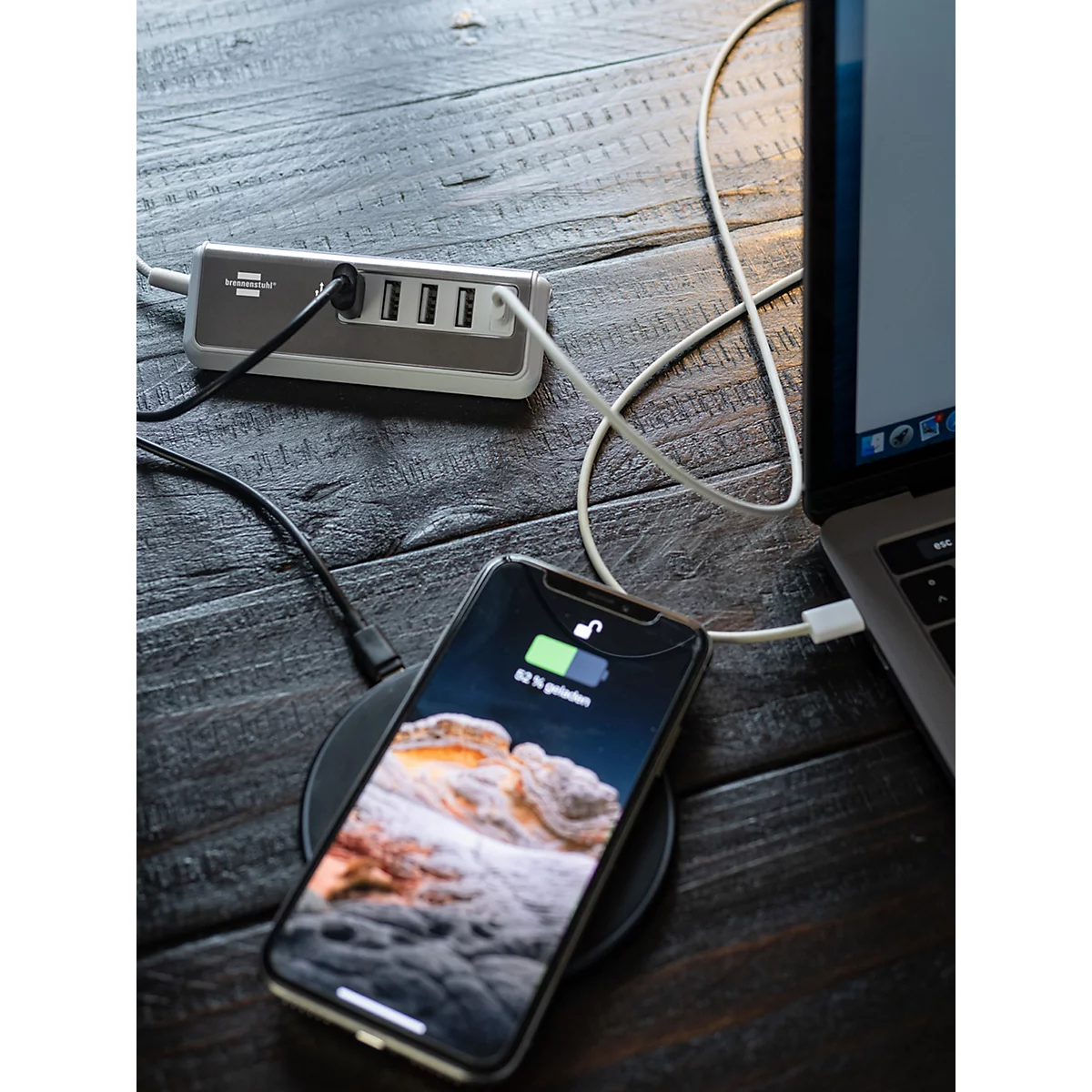 Multiladegerät brennenstuhl® estilo, für bis zu 5 Geräte, 4x USB-A und 1 x USB-C, Schnellladefunktion, Kabellänge 1,5 m, silber-weiss