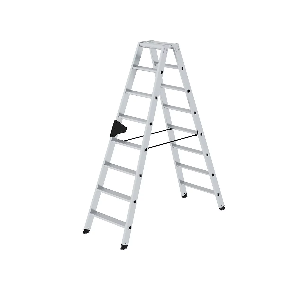 Eine freistehende Aluminium-Klappleiter mit Sprossen und schwarzem Gelenk. Vor weißem Hintergrund.