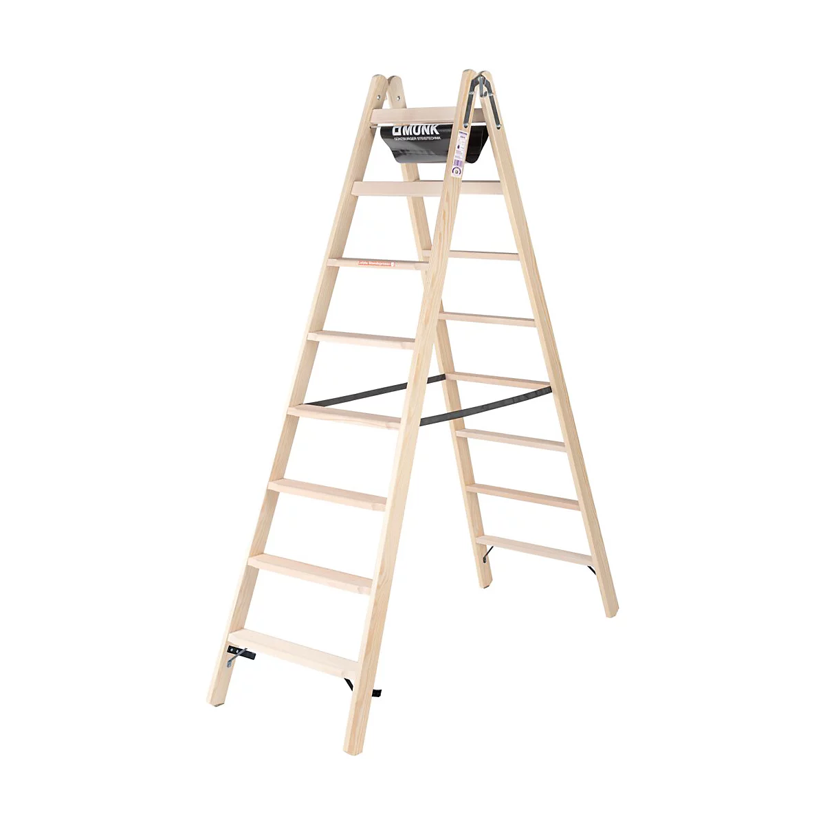 Een houten ladder. Hij staat rechtop, in de vorm van een A, met sporten om op te klimmen. Een merknaam is te zien op het bovenste deel.