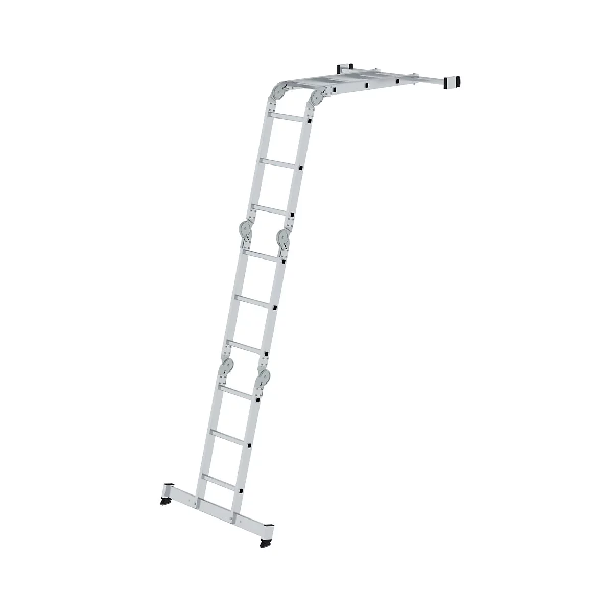 Een zilveren, gebogen ladder die tegen een muur leunt, met een platform aan de bovenkant.