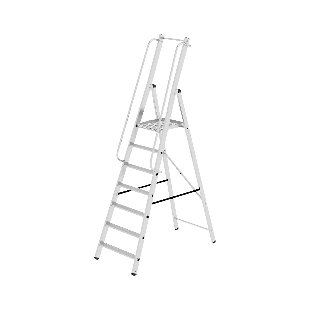 Een zilveren trap met leuning en platform. De ladder heeft zes treden en staat op een witte achtergrond.