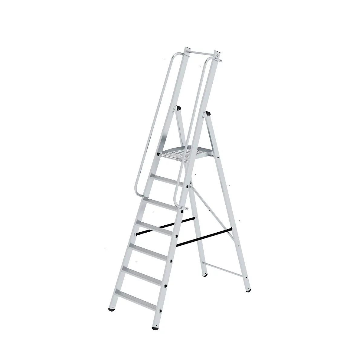 Een zilveren trap met zeven treden, een leuning en een platform.