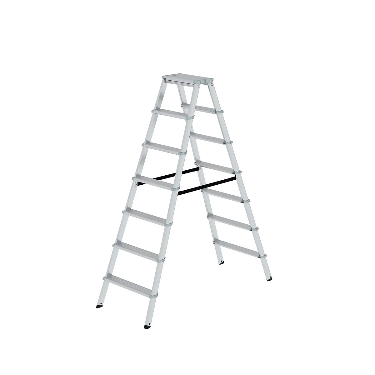 Zilverkleurige trap, vrijstaand, tegen een witte achtergrond.