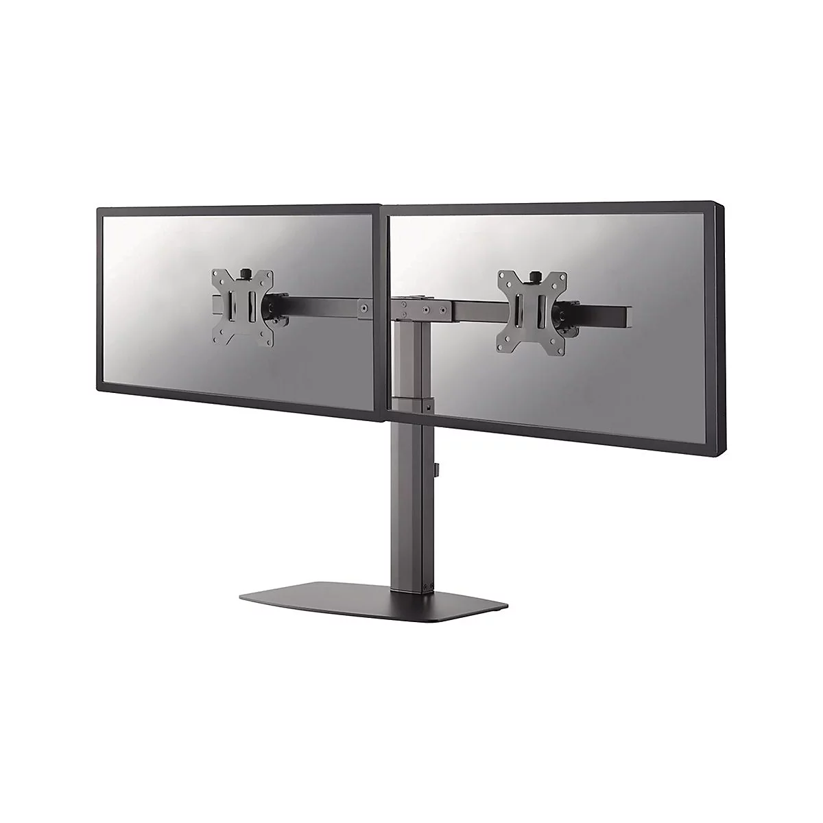 Doppelmonitorhalterung. Schwarze Metallkonstruktion mit zwei Bildschirmen. Monitore an Halterungen befestigt, die an einem Pfosten stehen.