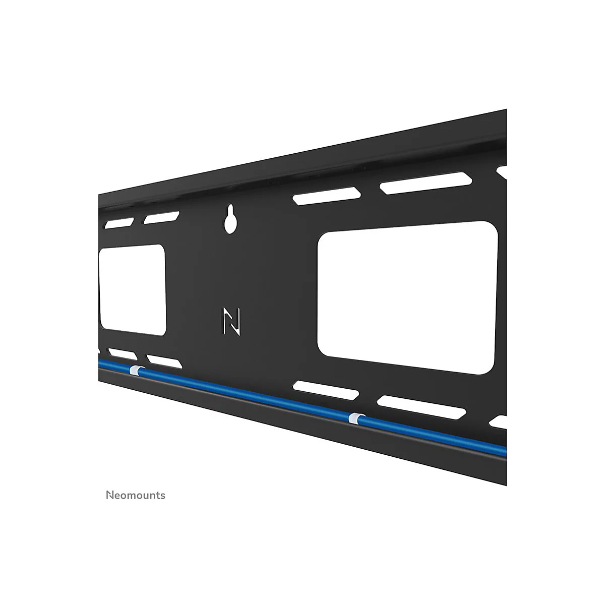 Schwarze TV-Wandhalterung, mit rechteckigen Aussparungen und blauer Linie. Unten links 'Neomounts'.