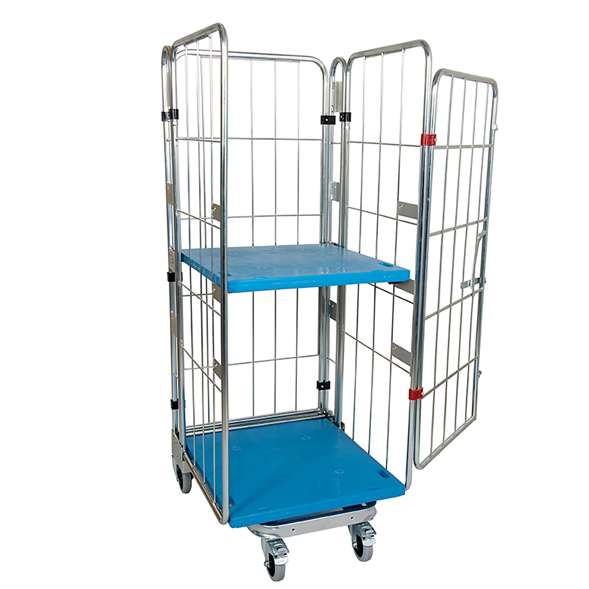 Een mobiele rolcontainer van metaalgaas met twee blauwe kunststof legborden en wielen tegen een witte achtergrond.