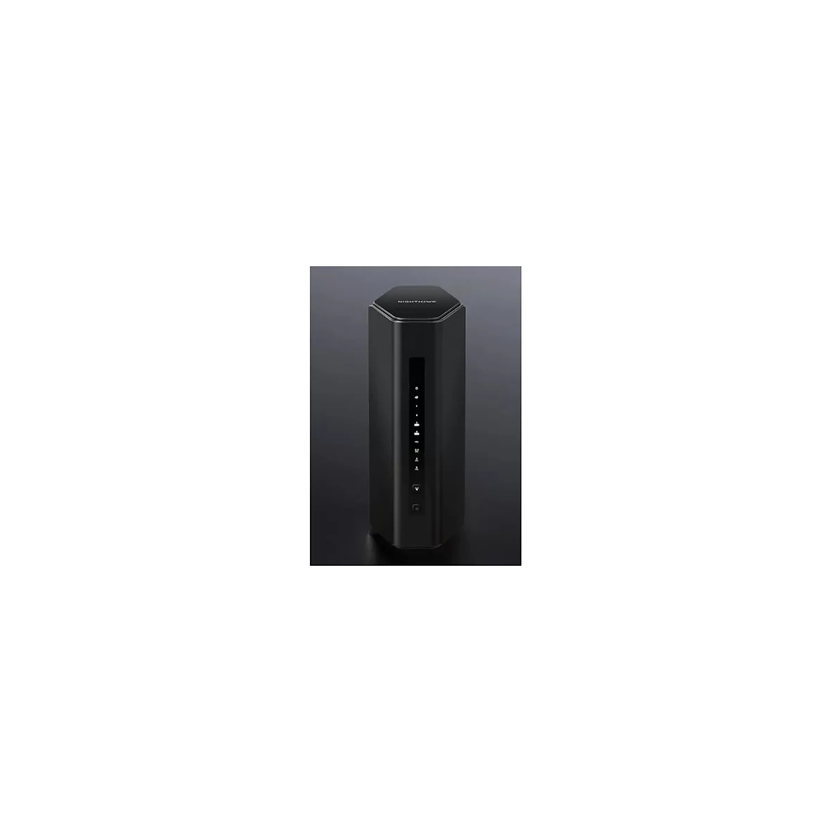 Schwarzer Router, sechseckige Form, LED-Anzeige. Aufschrift: 'Gigafast'.