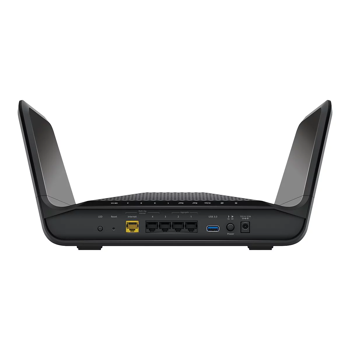 Schwarzer Router vor weiÃŸem Hintergrund. Antennen und AnschlÃ¼sse gut erkennbar.