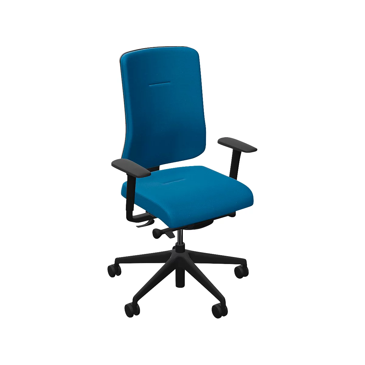 Blauer Bürostuhl mit schwarzen Armlehnen und Fusskreuz. Auf Rollen, vor weissem Hintergrund.