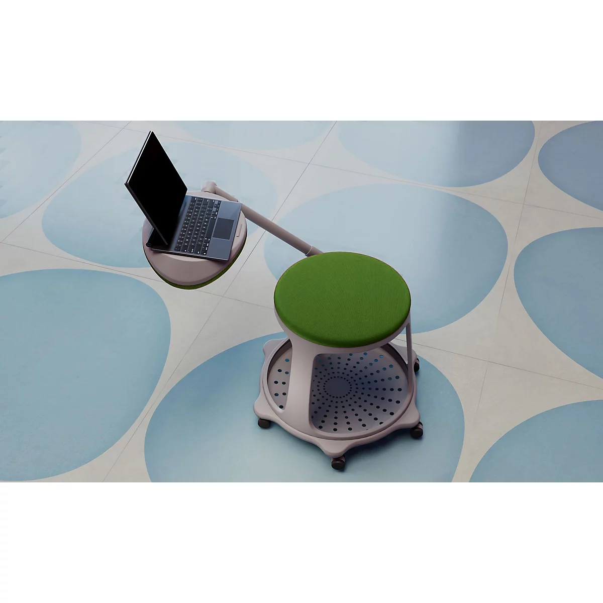 Mobiler Hocker mit grünem Sitzpolster und befestigter Laptopablage auf blau gemustertem Boden.